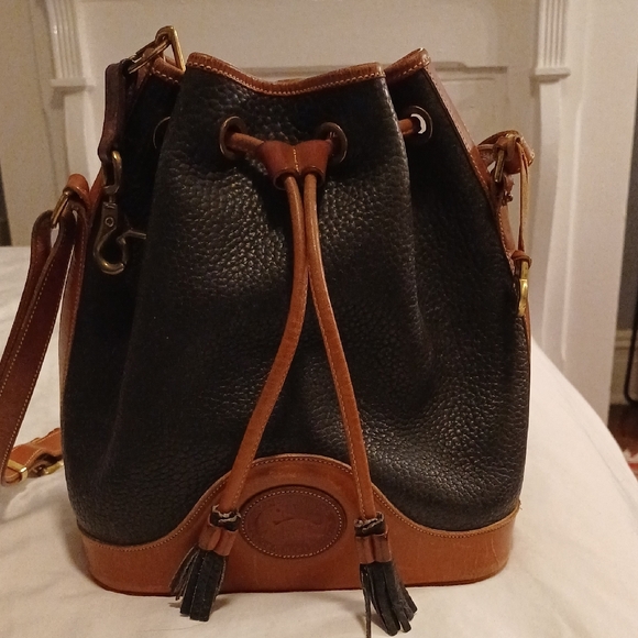 Vintage Dooney & Bourke Brown and Black Teton Leather Bucket Bag - Picture 3 of 12